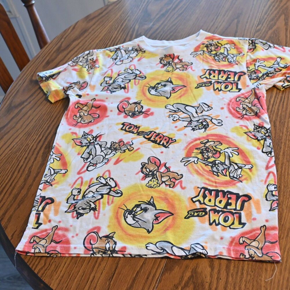 Tom and Jerry size M T Shirt bright colors